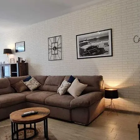 Vintage Breeze - Pools Apartment