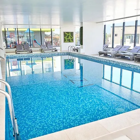 Vintage Breeze - Pools Apartment