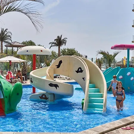 Vintage Breeze - Pools Apartment Mamaia