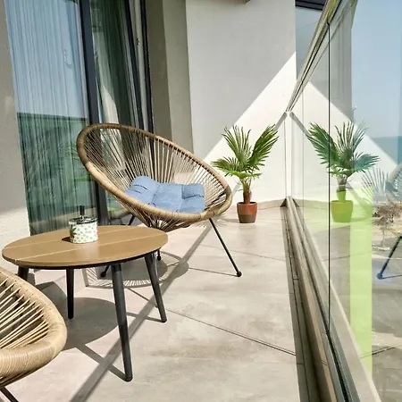 Vintage Breeze - Pools Apartment Mamaia